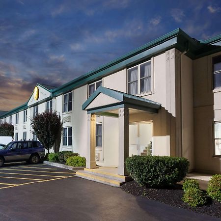 Super 8 By Wyndham Harrisburg Hershey West Exteriör bild