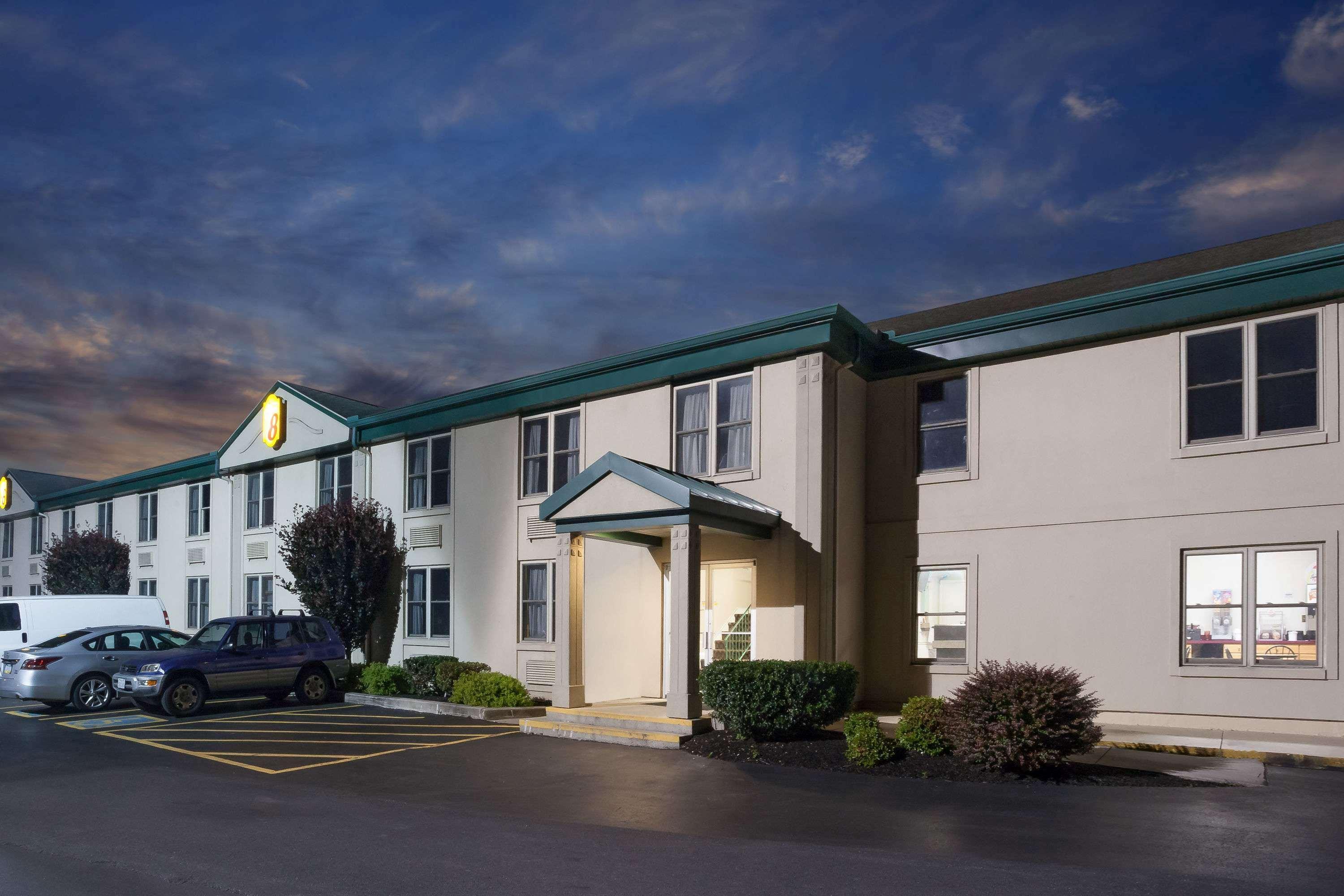 Super 8 By Wyndham Harrisburg Hershey West Exteriör bild